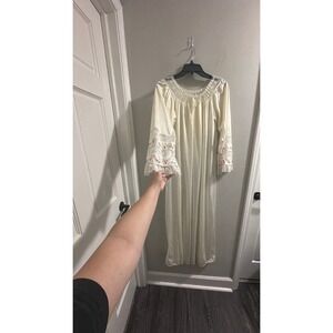vintage miss Elaine nightgown dress fit like a Med best